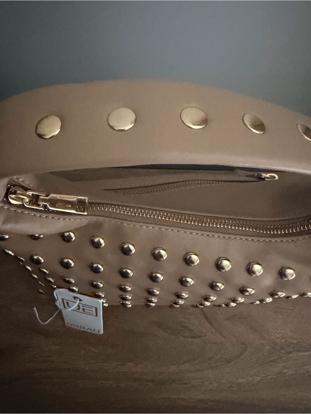 Urban Expressions Beckette Studed Bag Crossbody with gold chain - Picture 4 of 7